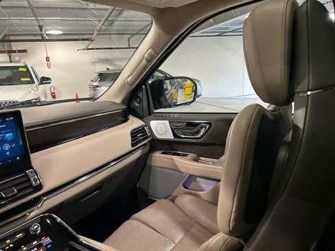 Used 2024 Lincoln Navigator Reserve image 26