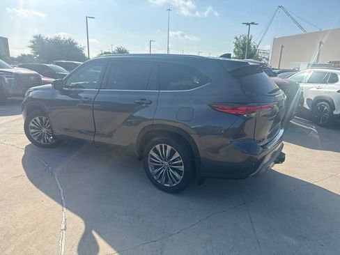 Used 2022 Toyota Highlander Platinum AWD/4WD image 5