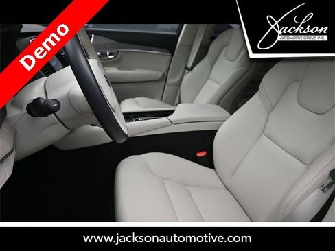 Certified 2024 Volvo XC90 T8 Plus w/ Protection Package Premier image 18