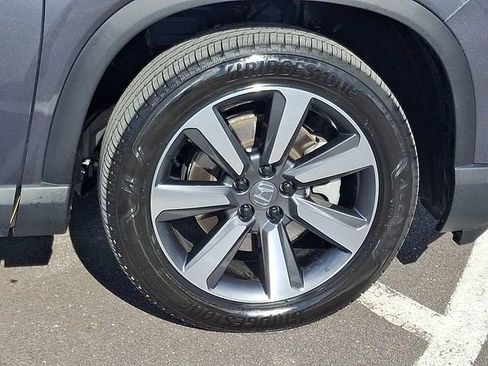 Used 2025 Honda Pilot Touring image 8