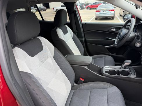 Used 2024 Chevrolet Trax LS w/ LS Convenience Package FWD image 26