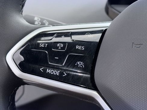 Used 2023 Volkswagen ID.4 Pro image 9