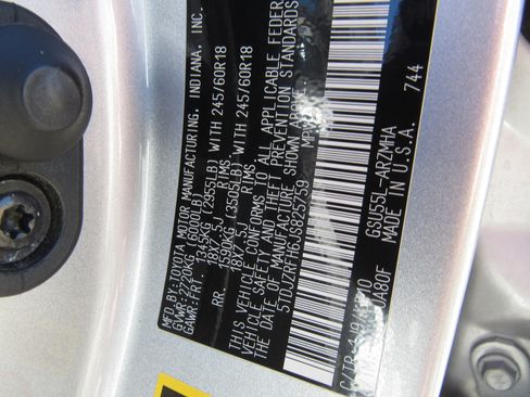 Used 2018 Toyota Highlander AWD V6 image 31