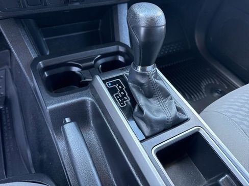 Used 2022 Toyota Tacoma SR5 AWD/4WD image 12