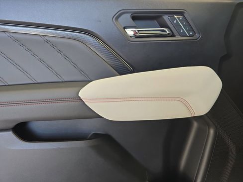 Used 2024 GMC Canyon AT4X image 26