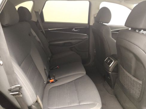 Used 2019 Kia Sorento L FWD image 19