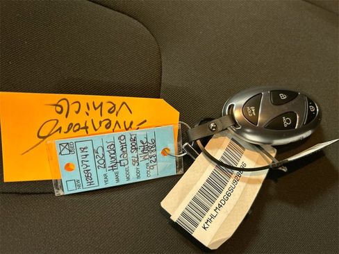 Used 2025 Hyundai Elantra Sport image 12