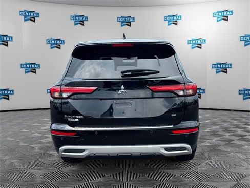 Used 2024 Mitsubishi Outlander SE Black Edition image 4