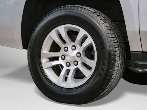 Used 2018 Chevrolet Suburban LT image 57