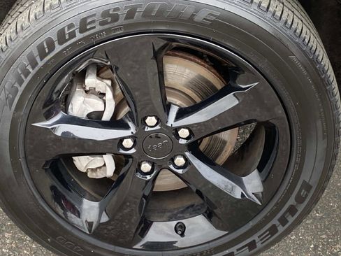 Certified 2025 Jeep Grand Cherokee L Laredo image 27