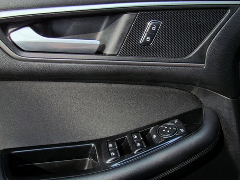 Used 2016 Ford Edge SEL image 17