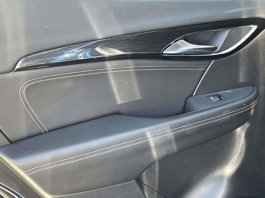 Used 2022 Buick Envision Essence w/ Safety Package FWD image 10