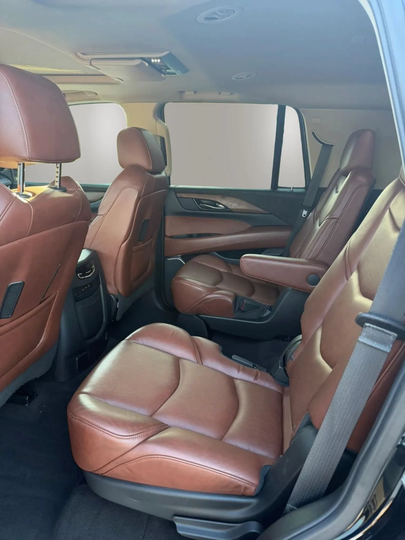 Used 2019 Cadillac Escalade Premium Luxury AWD/4WD image 4