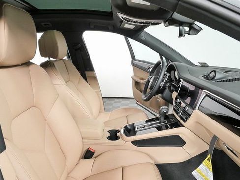 New 2026 Porsche Macan image 24