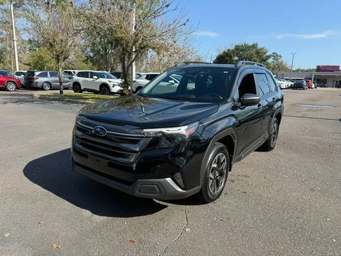 Used 2025 Subaru Forester Premium image 1