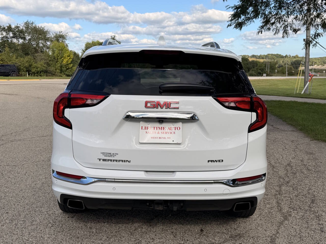 Used 2019 GMC Terrain Denali w/ Advanced Safety Package AWD/4WD image 4