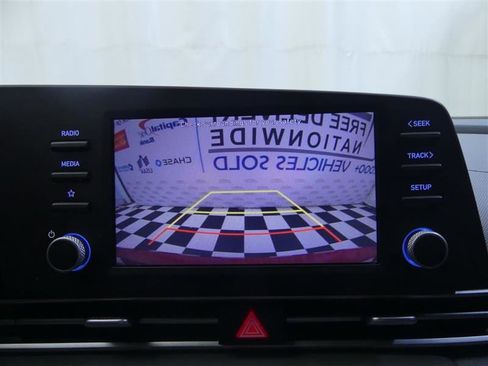 Used 2021 Hyundai Elantra SE image 10