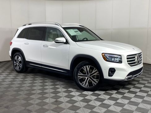 New 2025 Mercedes-Benz GLB 250 4MATIC image 6