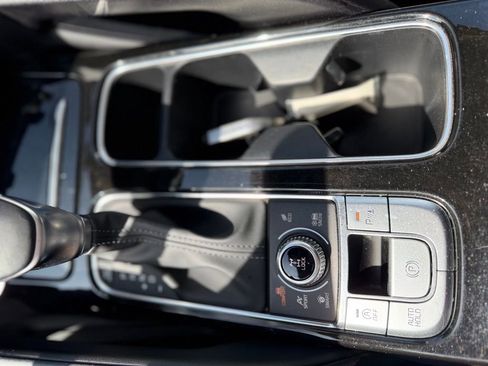 Used 2025 Kia Telluride S image 17