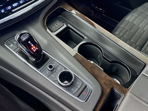 Used 2022 Cadillac Escalade ESV Sport Platinum AWD/4WD image 17