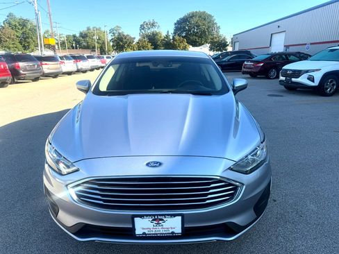 Used 2020 Ford Fusion SE image 4
