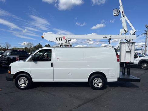 Used 2009 Chevrolet Express 3500 image 4