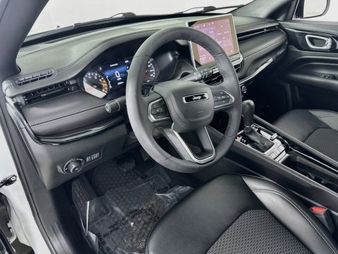 Used 2023 Jeep Compass Latitude w/ Sun and Sound Group AWD/4WD image 9