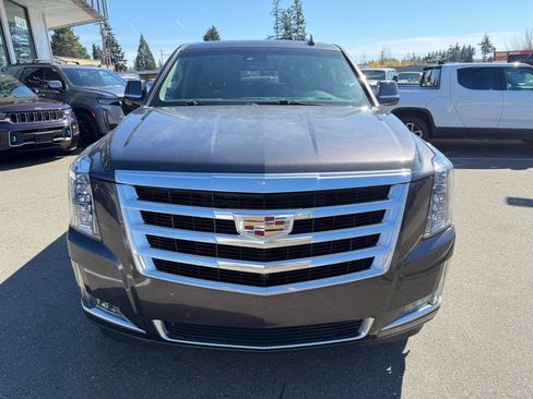 Used 2017 Cadillac Escalade ESV Luxury AWD/4WD image 14