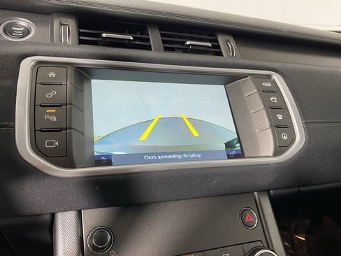 Used 2019 Land Rover Range Rover Evoque SE Premium image 15