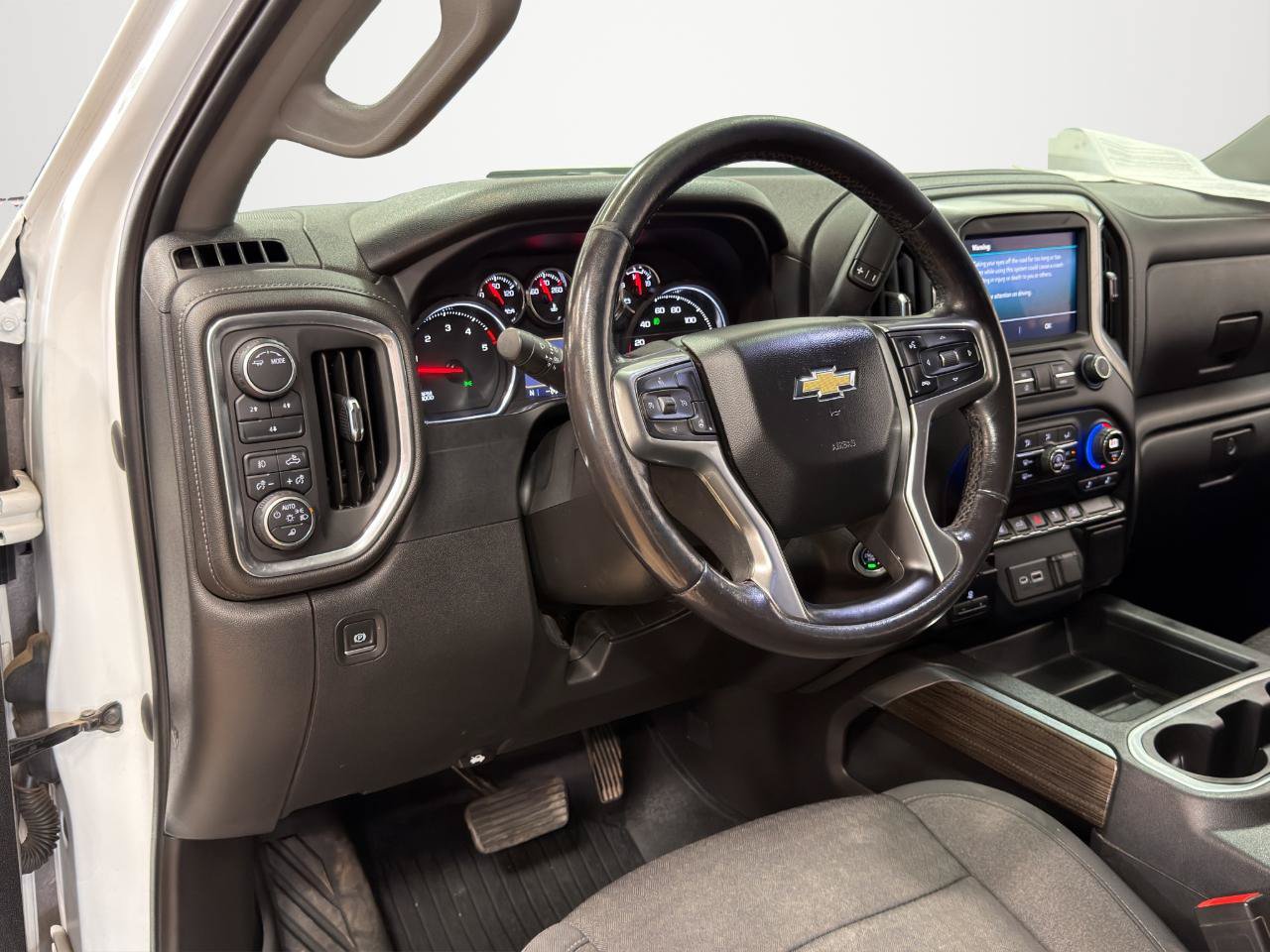 Used 2021 Chevrolet Silverado 2500 LT w/ Convenience Package AWD/4WD image 13