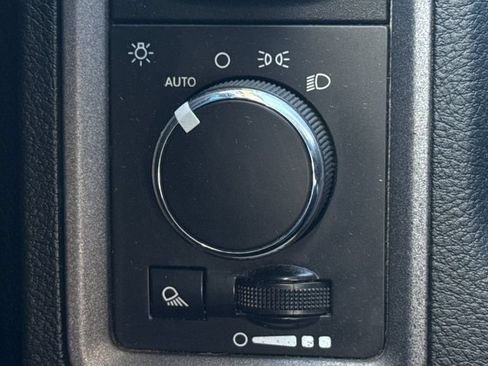 Used 2014 RAM 1500 ST w/ SXT Appearance Group AWD/4WD image 17