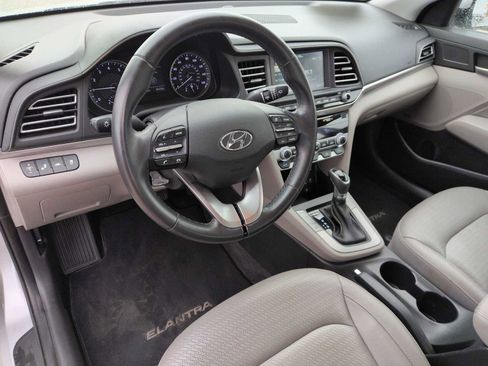 Used 2019 Hyundai Elantra Limited image 3
