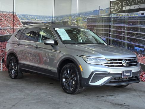 Used 2024 Volkswagen Tiguan SE image 1