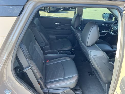 Certified 2023 Nissan Pathfinder Platinum AWD/4WD image 16