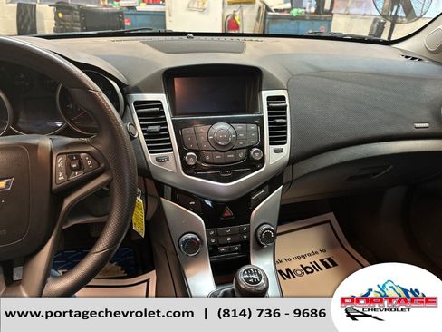 Used 2015 Chevrolet Cruze LT w/ Technology Package image 20