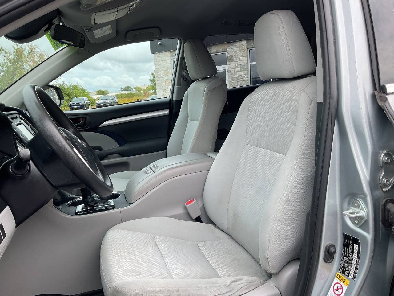 Used 2019 Toyota Highlander LE FWD image 15