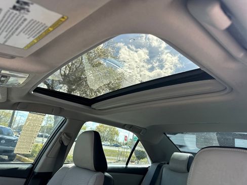 Used 2017 Toyota Camry SE w/ Moonroof Package image 24