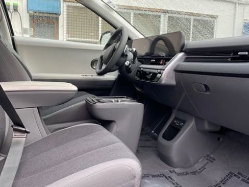 Used 2025 Hyundai Ioniq 5 SE image 19