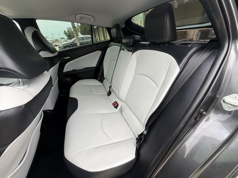 Used 2017 Toyota Prius Four w/ Advanced Technology Package FWD image 10