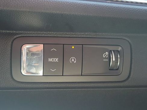 Used 2025 Chevrolet Traverse High Country FWD image 28