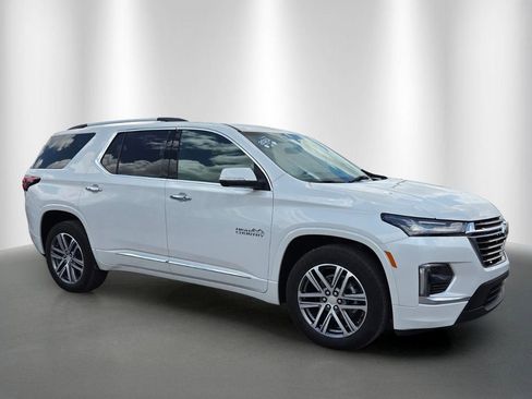 Used 2023 Chevrolet Traverse High Country FWD image 2