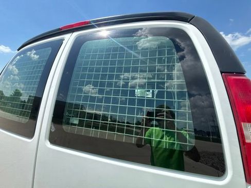 Used 2018 Chevrolet Express 2500 w/ Communications Package RWD image 21