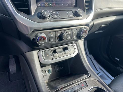 Used 2023 GMC Acadia SLT w/ Elevation Edition image 15