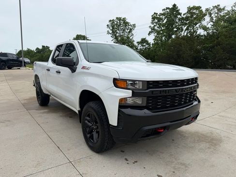 Used 2019 Chevrolet Silverado 1500 Custom Trail Boss w/ Custom Convenience Package AWD/4WD image 3