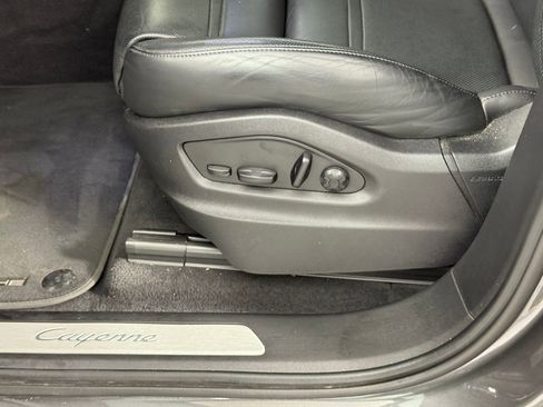 Certified 2022 Porsche Cayenne image 16
