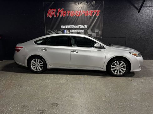 Used 2013 Toyota Avalon XLE w/ Preferred Accessory Package FWD image 6
