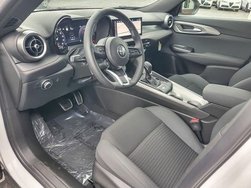 New 2025 Alfa Romeo Tonale image 9