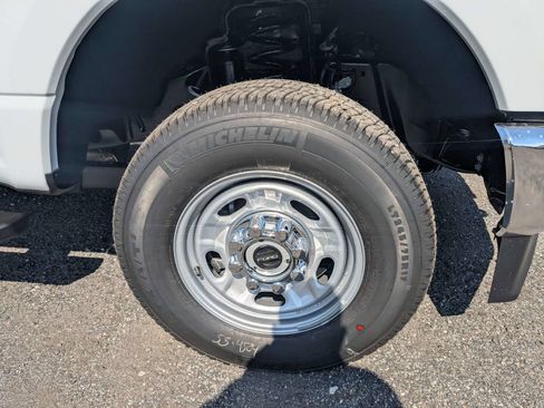 New 2026 Ford F250 XL w/ XL Driver Assist Package AWD/4WD image 11