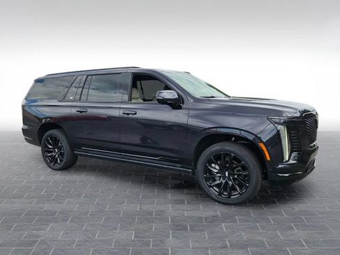 Used 2025 Cadillac Escalade ESV Sport AWD/4WD image 3