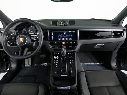 Certified 2025 Porsche Macan image 32